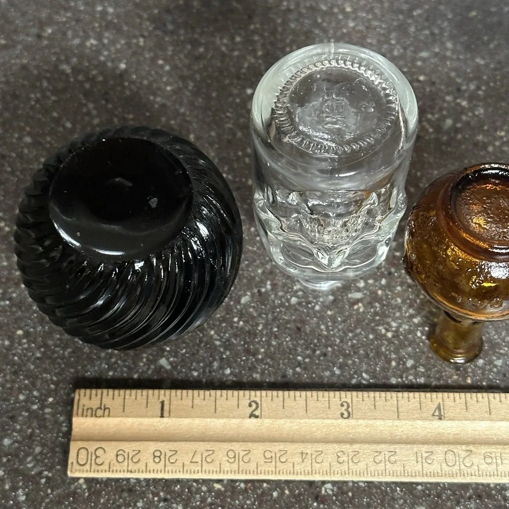 Mini Apothecary Bottle Set – Skull Vodka, Amber Glass, Ribbed & Swirl Bud Vases‎